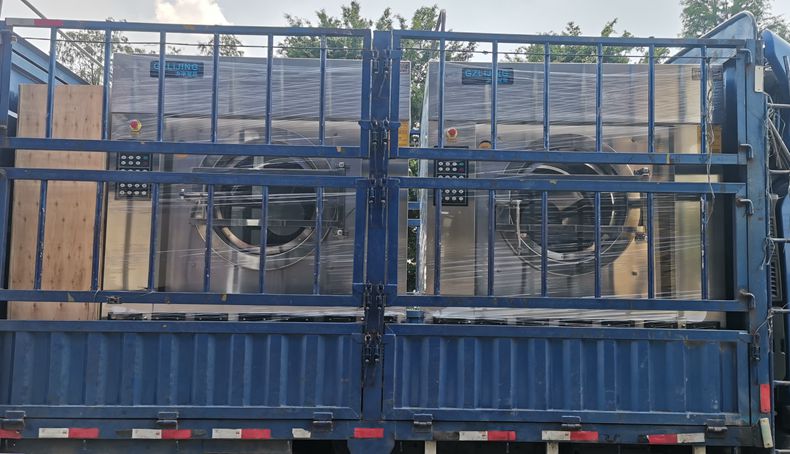 
		客户采购的2台100公斤成人直播视频机装车发货
		